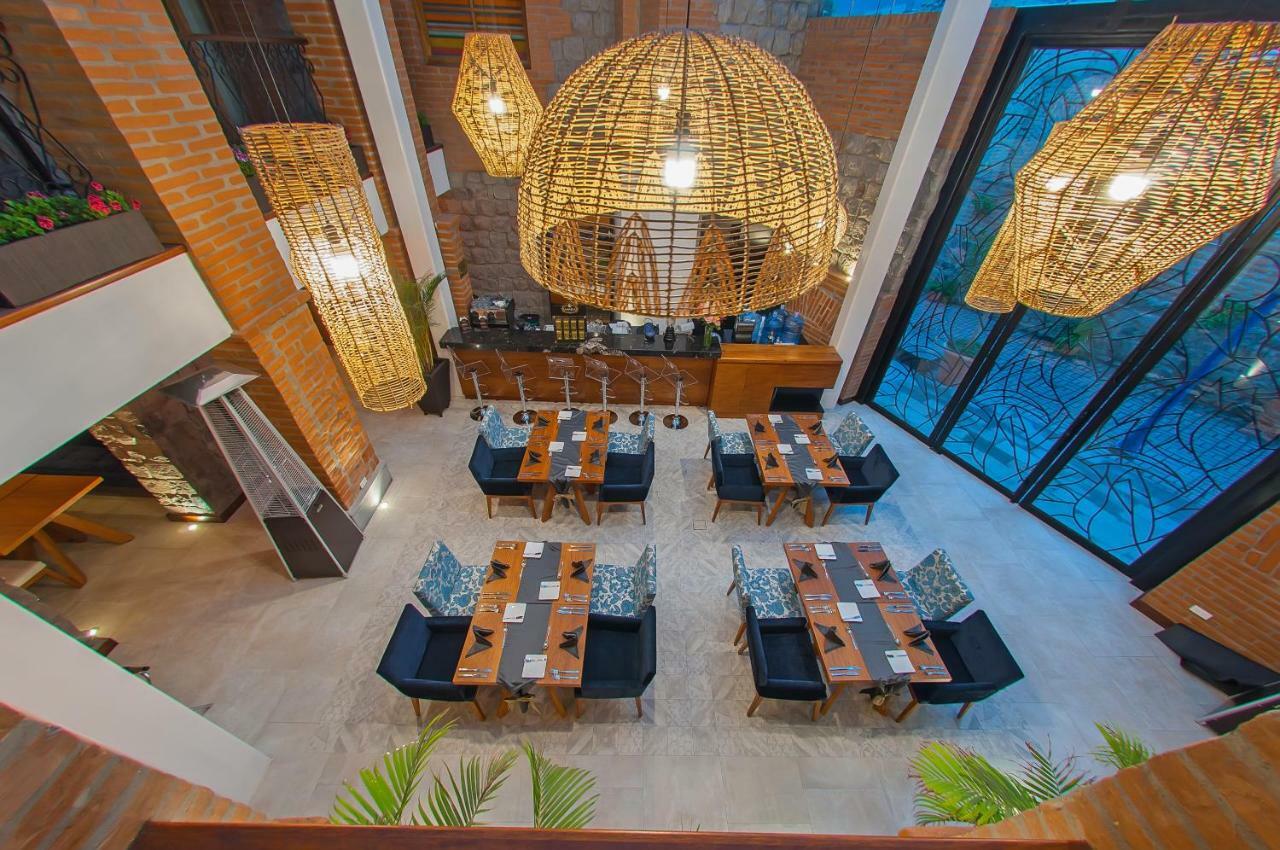 Hotel Отавало Экстерьер фото