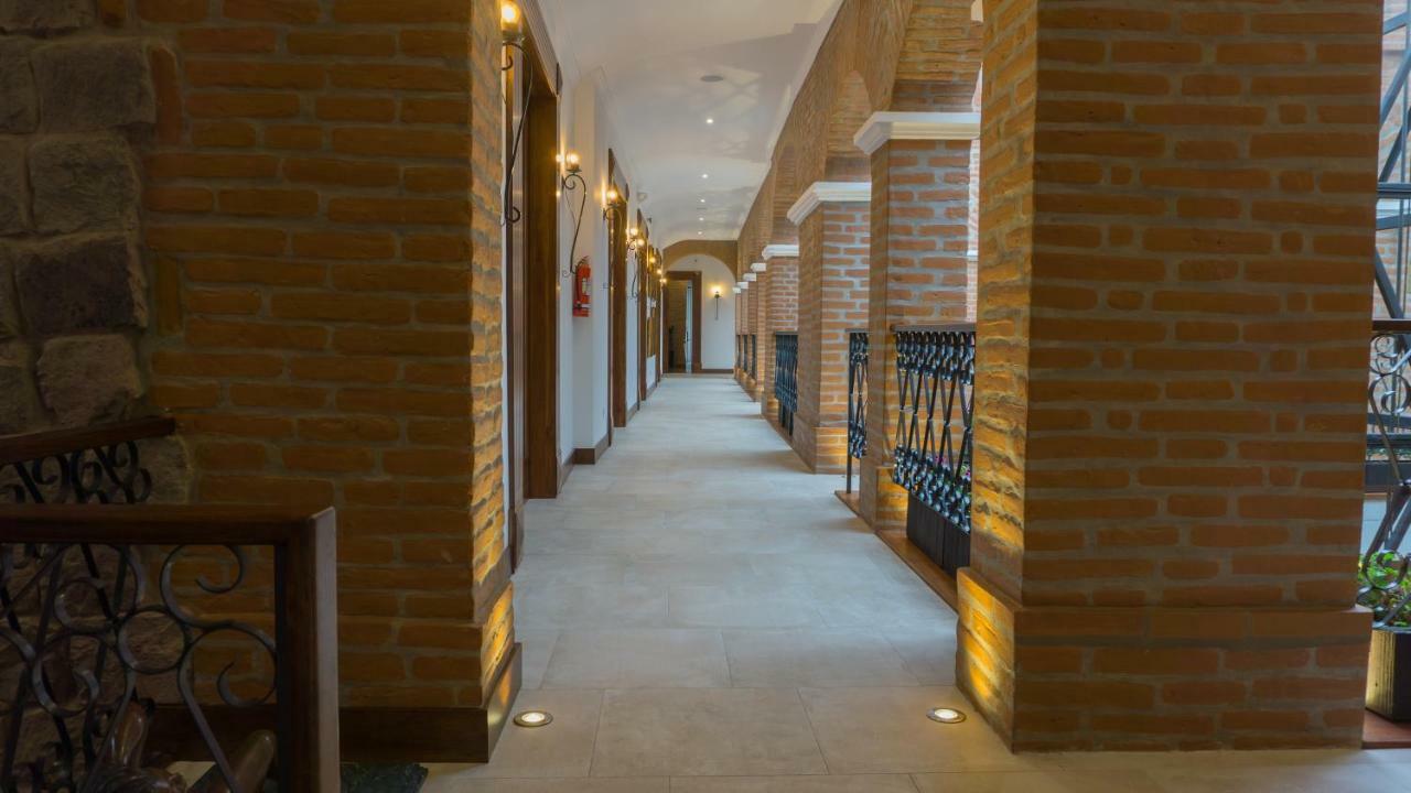 Hotel Отавало Экстерьер фото